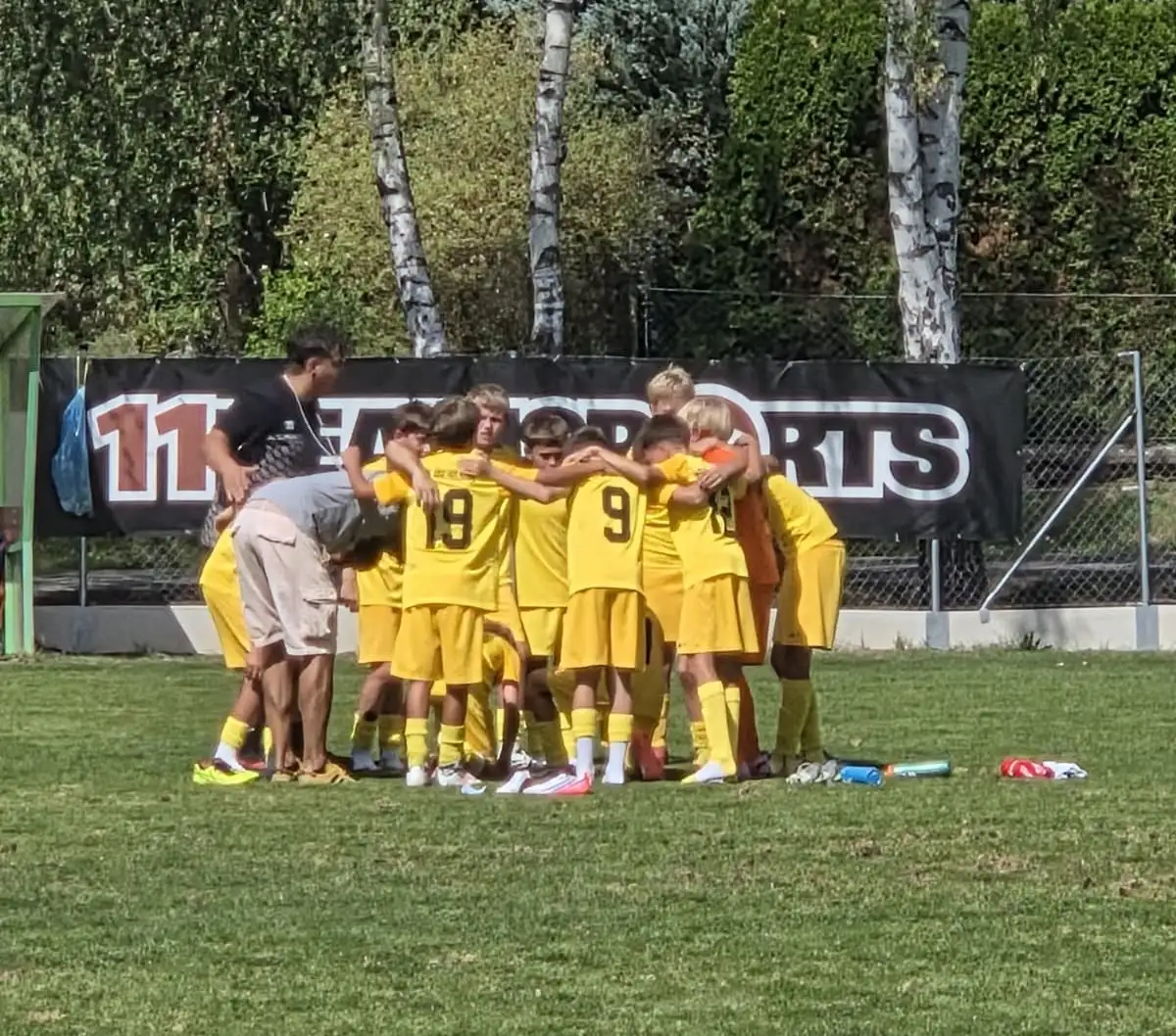 Výsledkový servis mládeže: U19 přivezla bod od zatím neporaženého Xaverova, U15 vyhrála v Plzni přestřelku 6:4, U13 zvládla přes 40 minut v oslabení