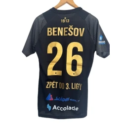 Postupový dres s podpisy celého týmu