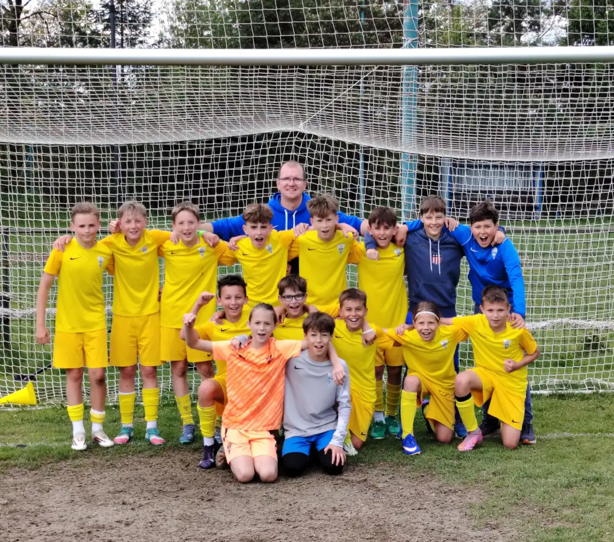 Výsledkový servis: výhra A týmu, U12 a krajských mladších žáků, jen remíza U19 doma a jinak prohry