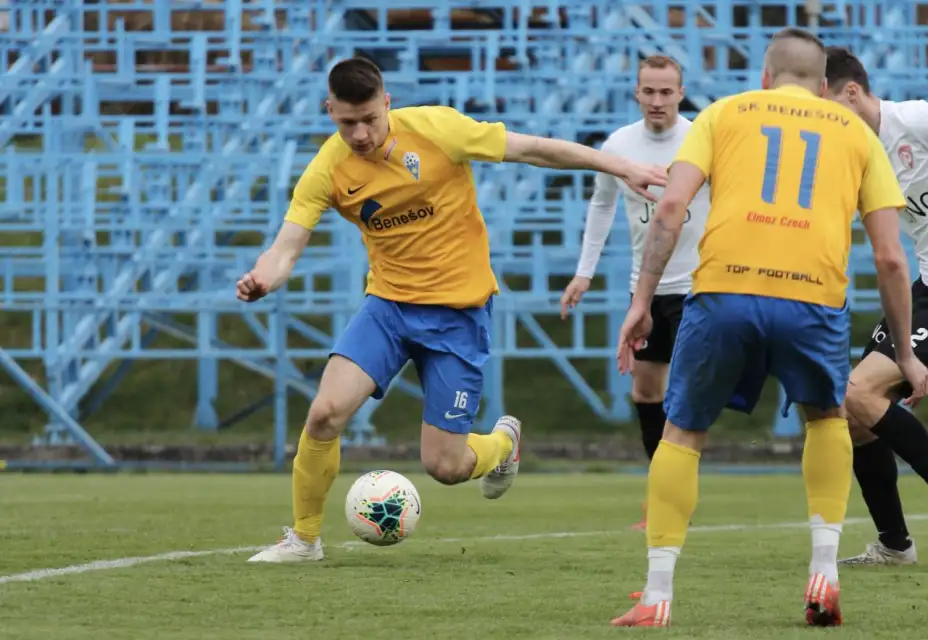 SK Benešov - TJ Sokol Živanice 3:2 (2:2)