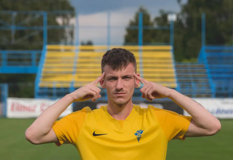Jedeme dál vítězně, Petr Hampl dal gól i v Křimicích
